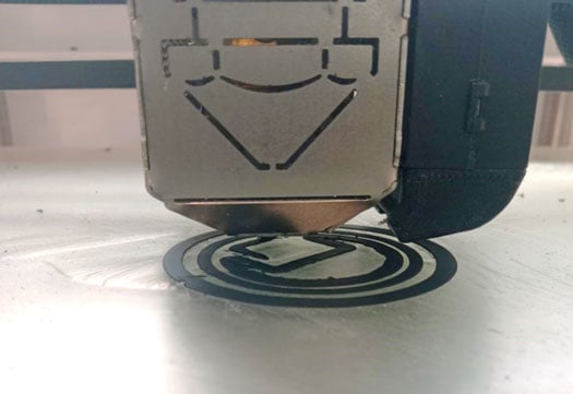 Proceso de impresión de material de matriz polimérica y carga cerámica