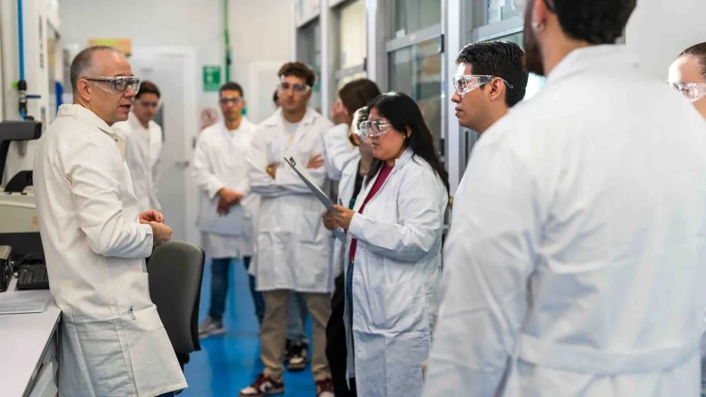 Estudiantes del máster en Laboratorio Aimplas